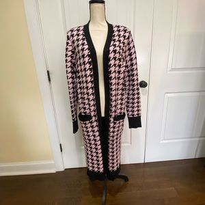 Houndstooth pink/black cardigan w/subtle metallic thread. Large. Never Worn